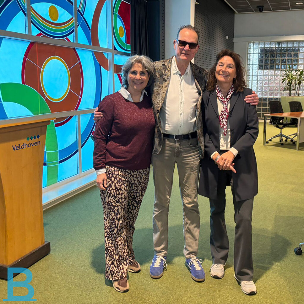 Vincent Bijlo tijdens congres Gemeente Veldhoven met Wendie Ockeloen en Denise Witjas